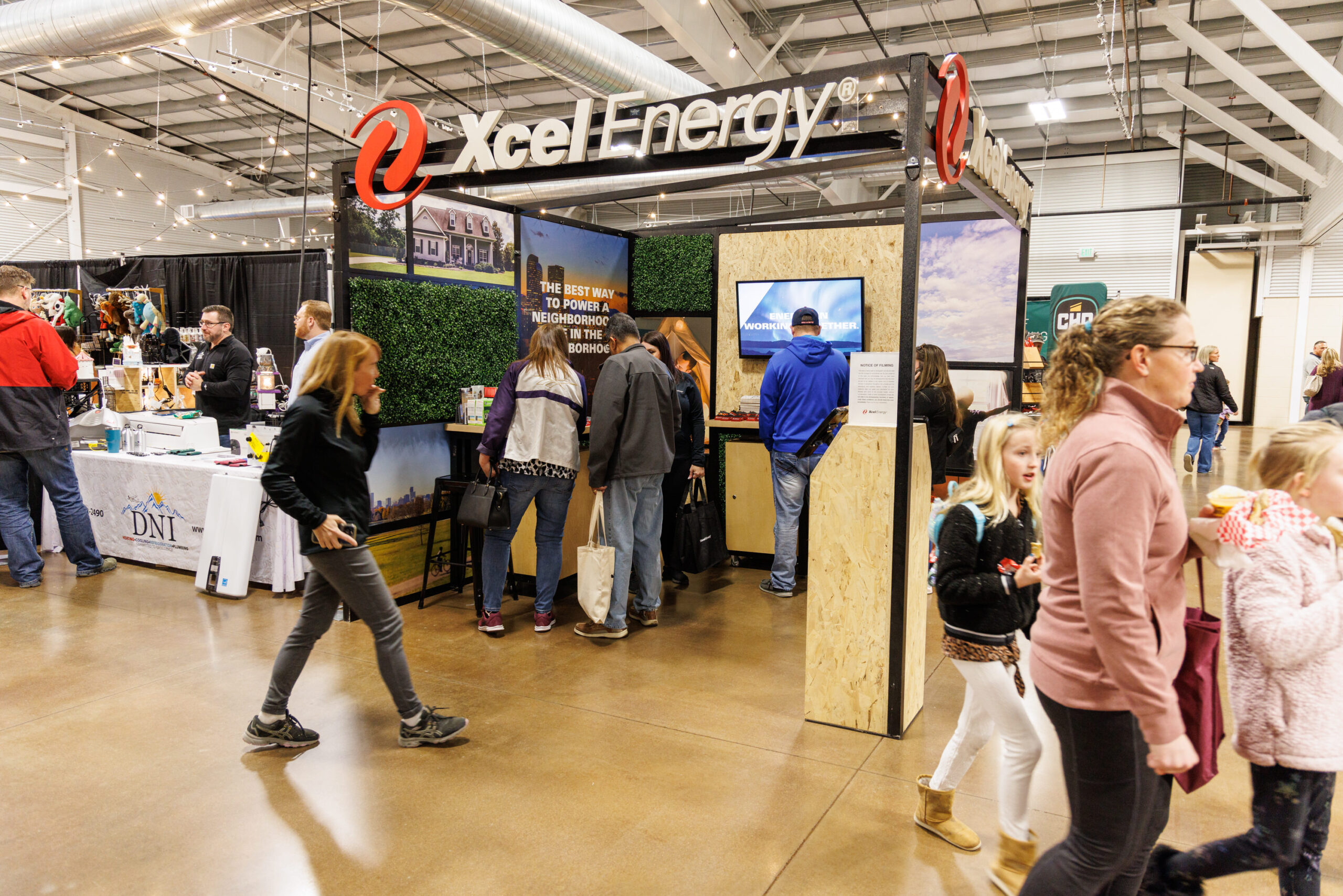 Homeowners and exhibitors at a Nationwide Expos home show, photo 3